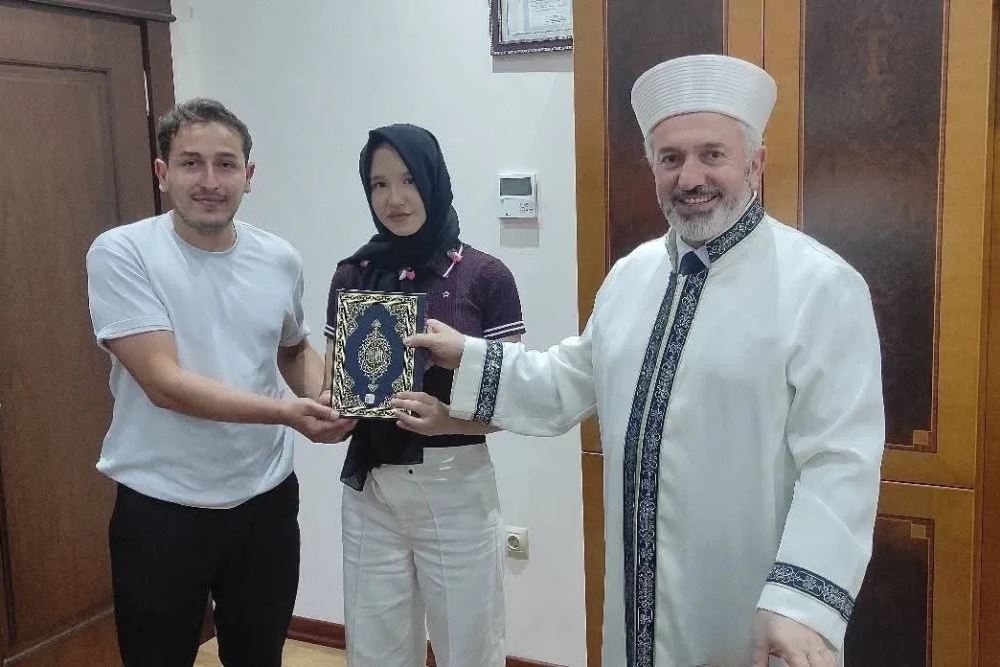 Ukrainian woman embraces Islam